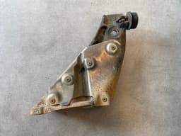 BMW GENUINE BMW X5 E70 Right Side Engine Bracket 22116772680 — thumbnail 1