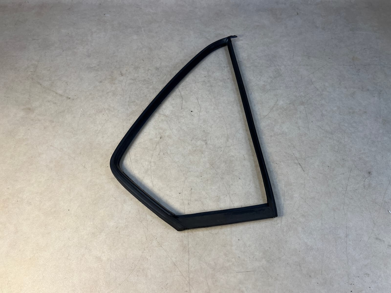 BMW GENUINE BMW 7 E23 Rear Right Rubber Window guide Door Seal Frame 51341917798
