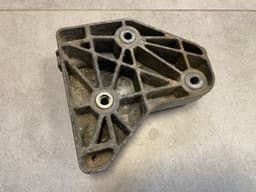 BMW GENUINE BMW X5 E70 X6 E71 Bracket, a/c compressor 64557799863 — thumbnail 7