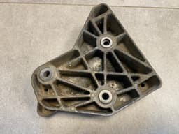 BMW GENUINE BMW X5 E70 X6 E71 Bracket, a/c compressor 64557799863 — thumbnail 5