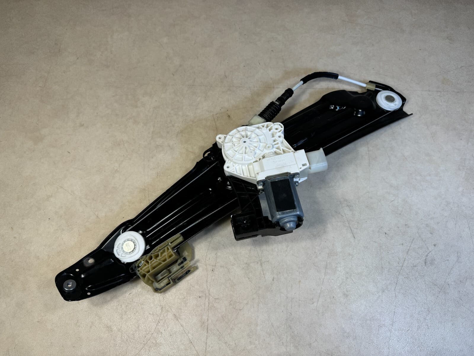 Genuine BMW 5 Series F10 F11 REAR LEFT DRIVER SIDE WINDOW REGULATOR 51357182613