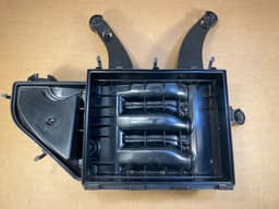 BMW BMW E70 X5 X6 E71 Intake Air filter housing bottom 13717798340 — thumbnail 1