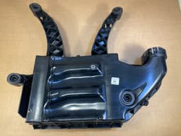 BMW BMW E70 X5 X6 E71 Intake Air filter housing bottom 13717798340 — thumbnail 2
