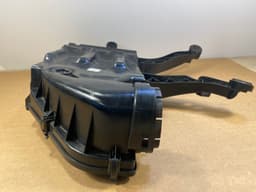 BMW BMW E70 X5 X6 E71 Intake Air filter housing bottom 13717798340 — thumbnail 6