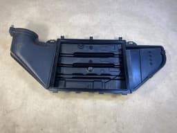 BMW BMW E70 X5 X6 E71 Intake Air filter housing upper 13717798340 — thumbnail 4