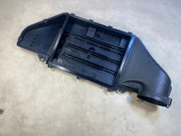BMW BMW E70 X5 X6 E71 Intake Air filter housing upper 13717798340 — thumbnail 9