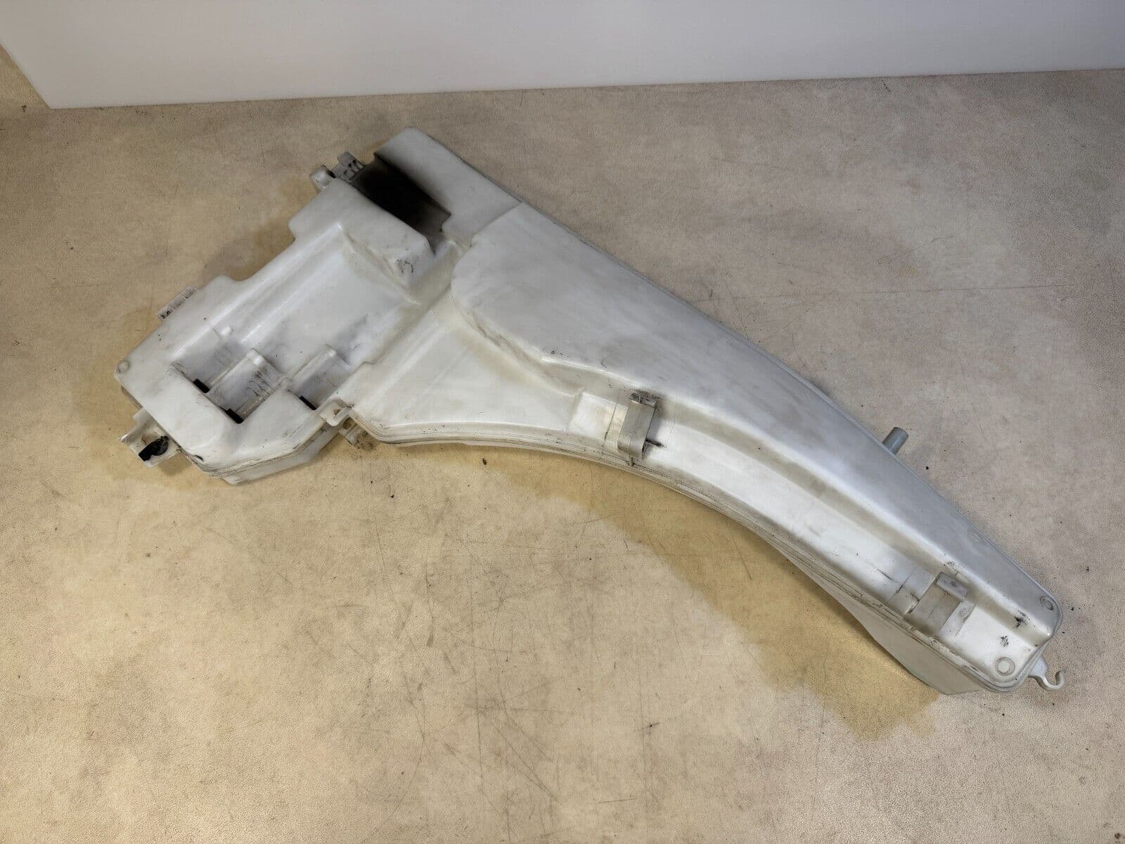 BMW BMW X5 E70 E70 LCI GENUINE Washer fluid reservoir 61677161477