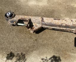 BMW BMW E23 7 SERIES GENUINE Rear Axle Carrier 33311126013 — thumbnail 2