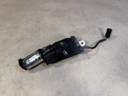 BMW Genuine BMW X5 E70 CLI E70 REAR TRUNK LOCK LATCH ACTUATOR MOTOR 51247175817 — thumbnail 1