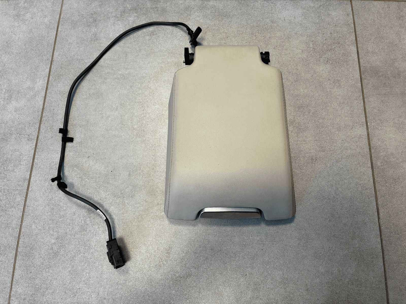 LAND ROVER GENUINE Land Rover Range Rover Sport L320 Front Center Console Armrest Lid