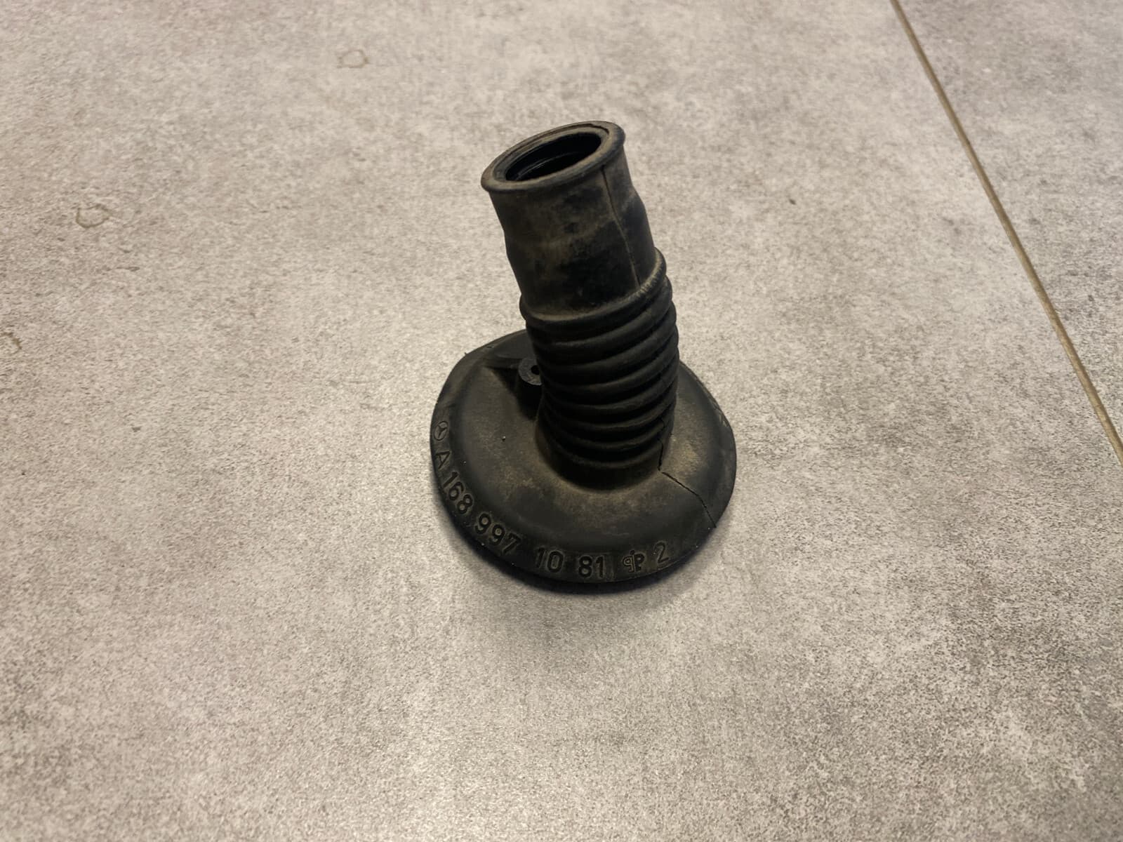 MERCEDES-BENZ Mercedes G class W463 GENUINE Rubber Cable Spacer A1689971081