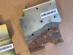 MERCEDES-BENZ Mercedes G W463 Genuine HOLDERS BRACKETS MOUNTING FOR CD CHANGER — thumbnail 7