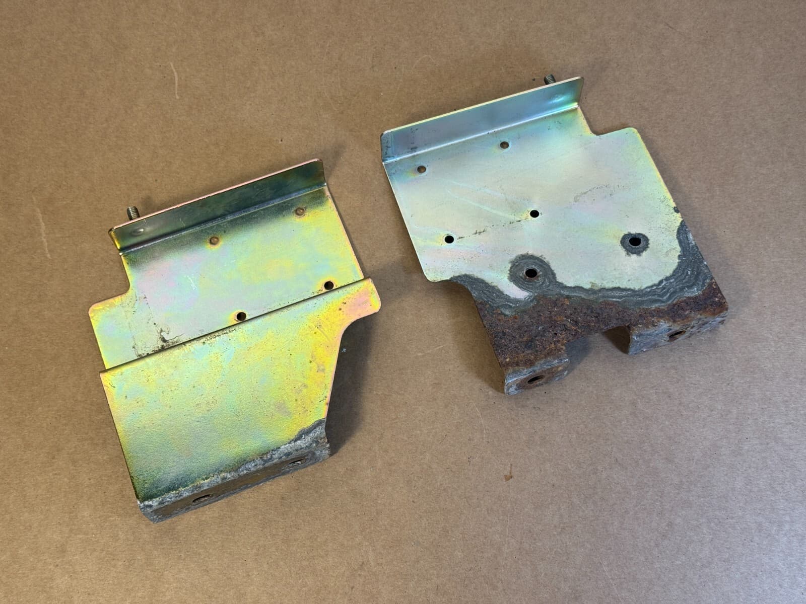 Mercedes G W463 Genuine HOLDERS BRACKETS MOUNTING FOR CD CHANGER