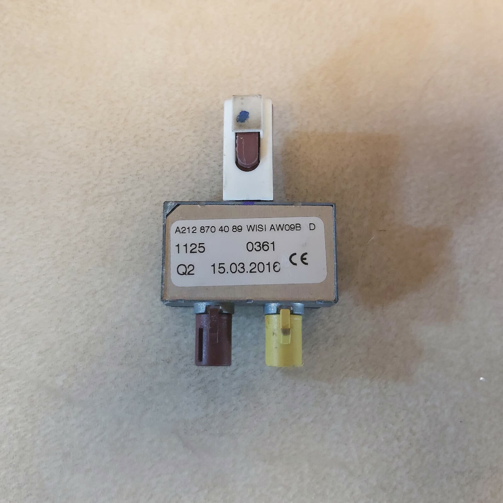 MERCEDES W212 C207 W218 E CLS AMP ANTENNA AMPLIFER SPLITTER MODULE A2128704089