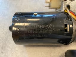 MERCEDES-BENZ GENUINE Mercedes-Benz G-Class W463 Bosch Windscreen Wiper Motor A0028204442 — thumbnail 2