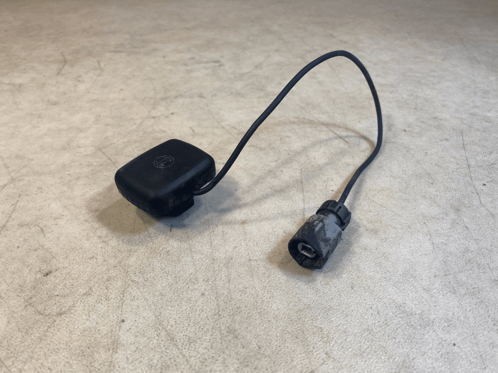 Mercedes G class W463 GENUINE GPS Antenna A4638270101