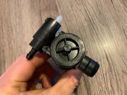 LAND ROVER Land Rover Freelander 2 LR2 OEM Front / Rear Windscreen Washer Pump LR002306 — thumbnail 9