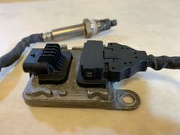 MERCEDES-BENZ Mercedes E CLS S Sprinter W213 W238 W257 W222 W907 OEM NOX Sensor Lambdasonde — thumbnail 9