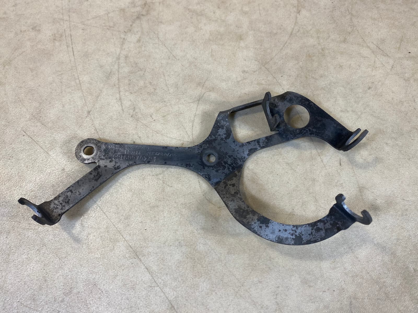 PORSCHE Porsche 911 991 GENUINE Rear Right Holder For Speed Sensor 99160940201