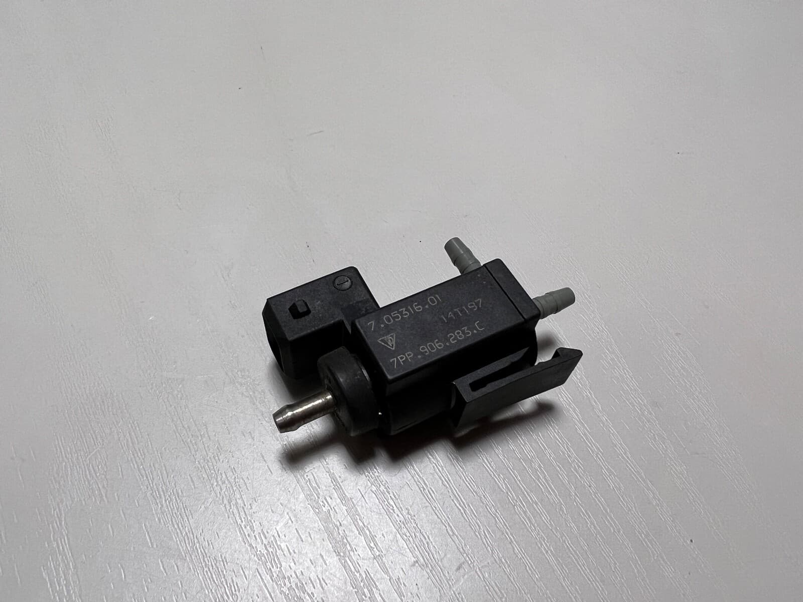 Porsche 911 991 Cayenne 958 GENUINE Vacuum Valve Solenoid 7PP906283С