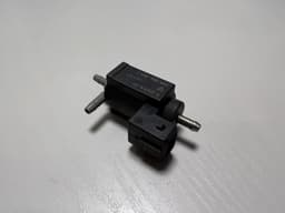 PORSCHE Porsche 911 991 Cayenne 958 GENUINE Vacuum Valve Solenoid 7PP906283С — thumbnail 4