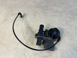 PORSCHE Porsche 911 991 Cayman 981 982 Engine Coolant Control Valve Unit with Bracket — thumbnail 2