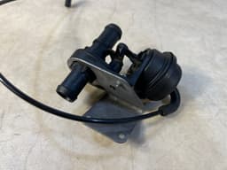 PORSCHE Porsche 911 991 Cayman 981 982 Engine Coolant Control Valve Unit with Bracket — thumbnail 3