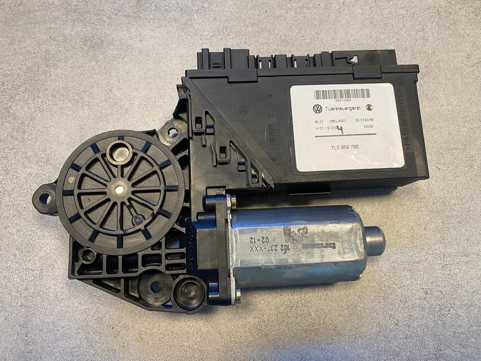 VW VW Touareg GENUINE Left Rear Power Window Motor 7L0959795