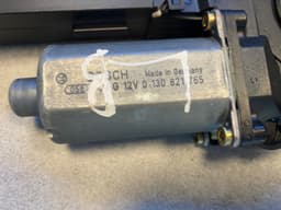 VW VW Touareg GENUINE Left Rear Power Window Motor 7L0959795 — thumbnail 10