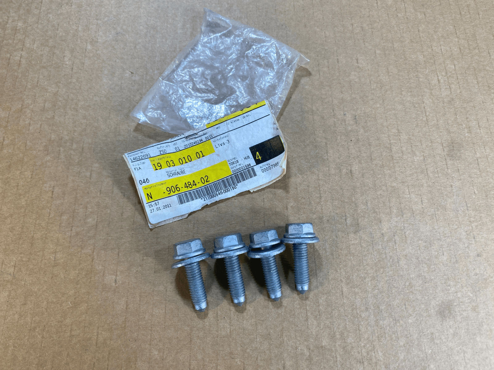 VW VW GENUINE REAR SHOCK TOP MOUNT SUSPENSION BOLT SET 4x PCS N90648402
