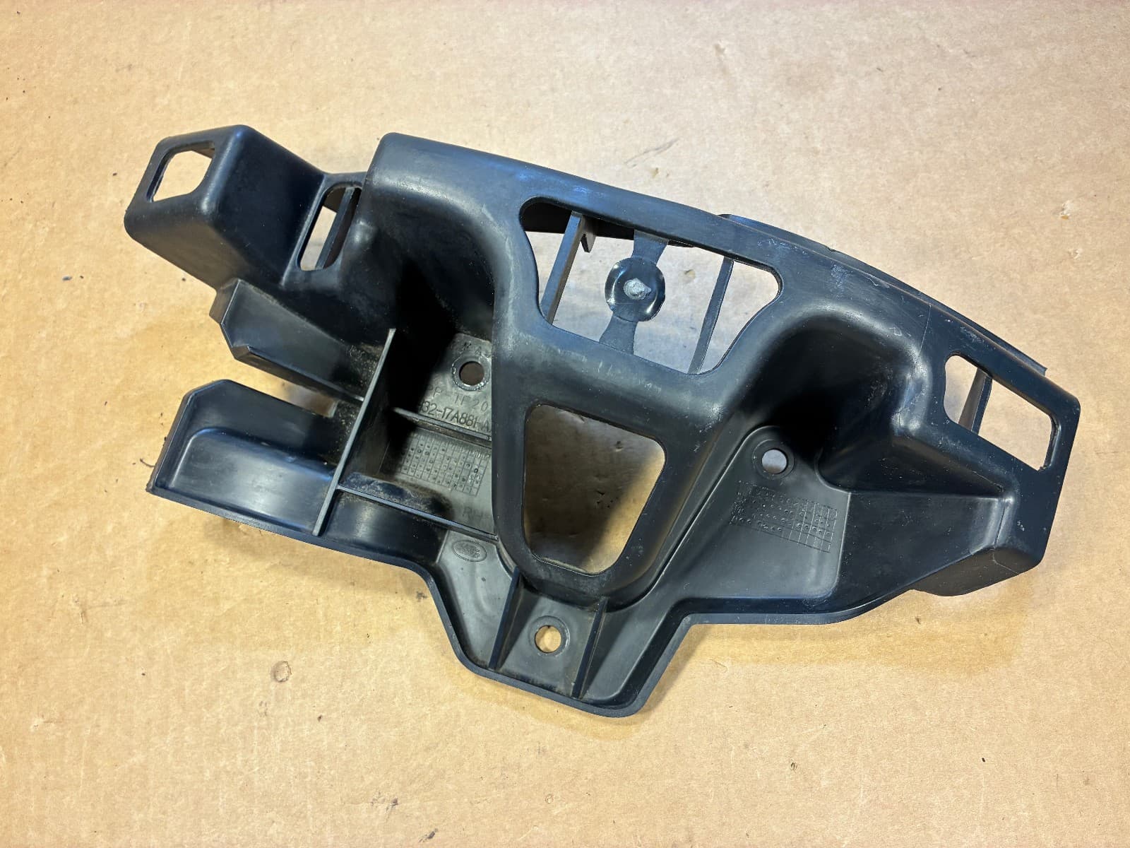 LAND ROVER GENUINE Land Rover Range Rover Sport L320 Rear Right Bumper Bracket