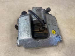 BMW BMW E23 7 SERIES GENUINE Rear Caliper With Brake Pads Left & Right — thumbnail 2