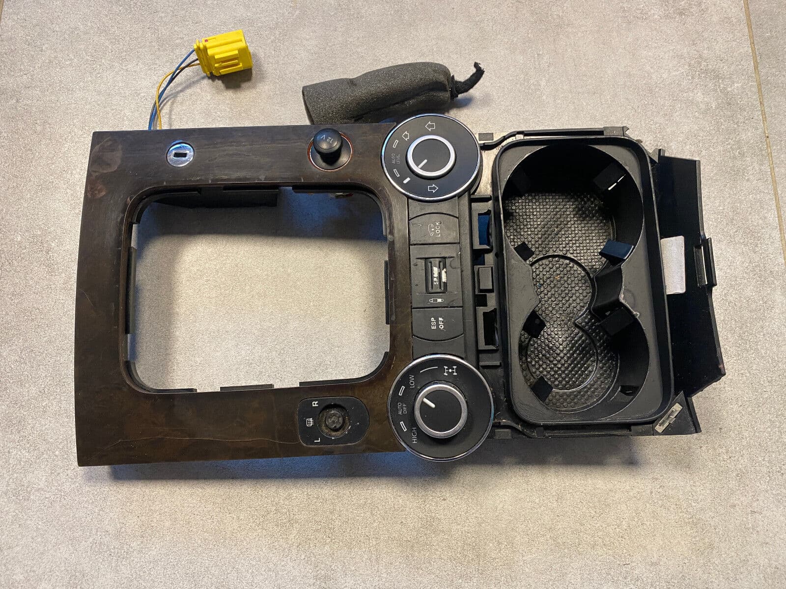 VW VW Touareg GENUINE Center Console 7L6858602