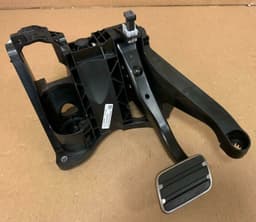 PORSCHE PORSCHE BOXSTER 981 CAYMAN CARRERA 991 OEM BRAKE PEDAL ASSEMBLY 991.423.009.21 — thumbnail 1