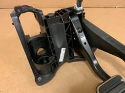 PORSCHE PORSCHE BOXSTER 981 CAYMAN CARRERA 991 OEM BRAKE PEDAL ASSEMBLY 991.423.009.21 — thumbnail 2
