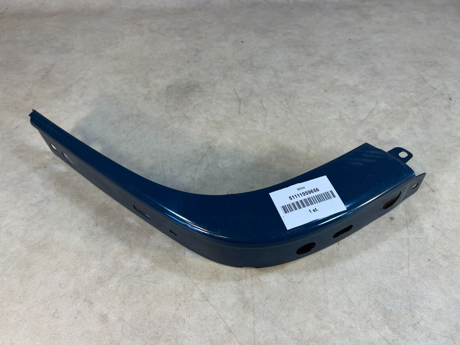 BMW BMW 7 E23 GENUINE FRONT BUMPER Part Right TRIM 51111959656