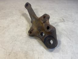 BMW BMW E23 7 SERIES FRONT LEFT HUB CARRIER BRACKET REARWARD FORWARD 1121887 — thumbnail 8