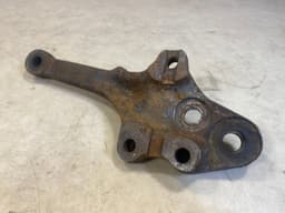 BMW BMW E23 7 SERIES FRONT RIGHT HUB CARRIER BRACKET REARWARD FORWARD 1121888 — thumbnail 2