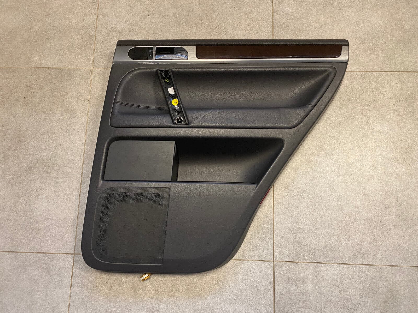 VW GENUINE VW TOUAREG 2004-2010 RIGHT REAR DOOR PANEL 7L6867212