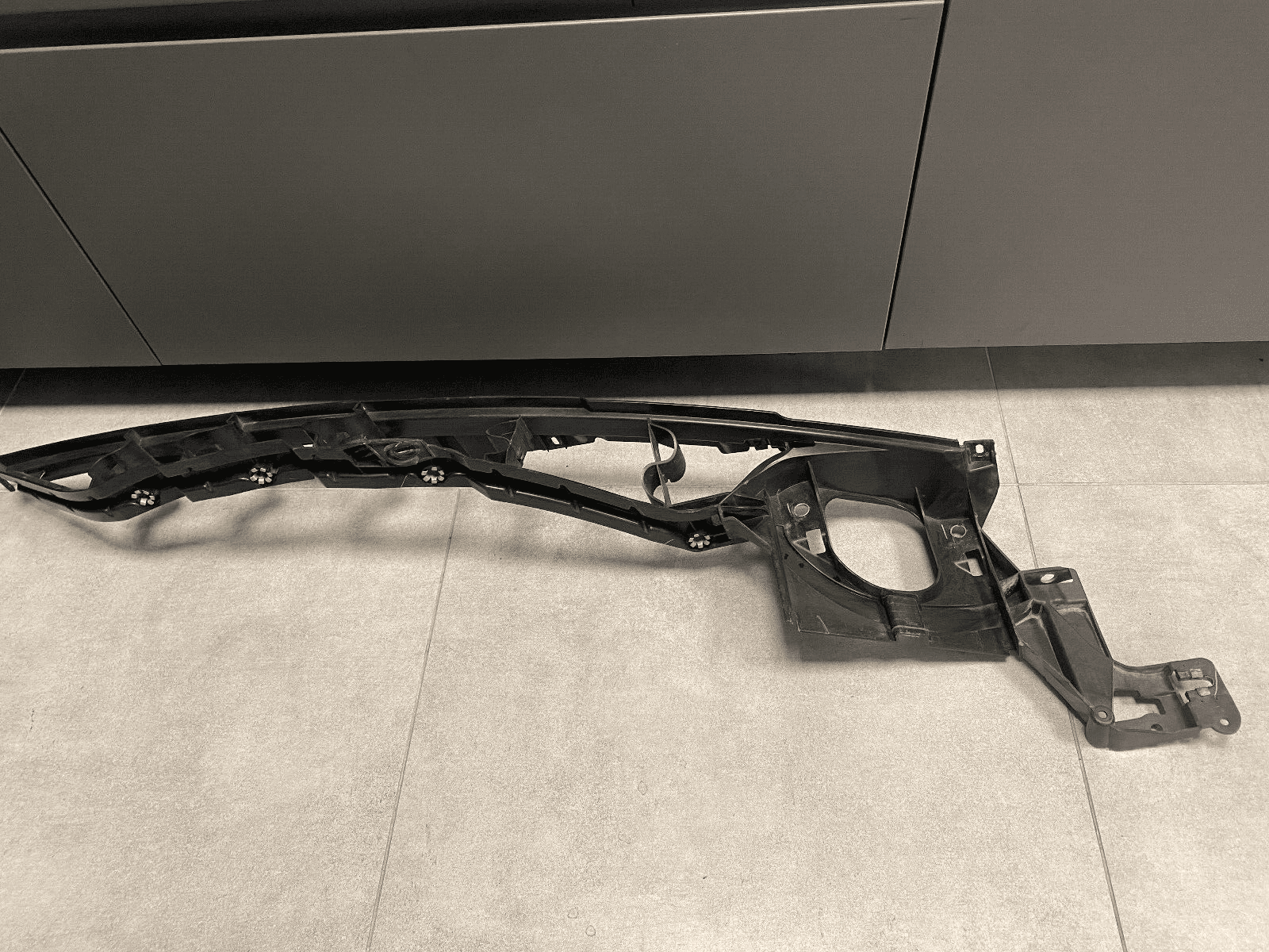 BMW BMW E70 X5 Front Right Fender Mounting Bracket 51127157990