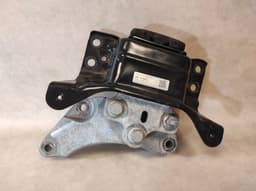 VW VW PASSAT B6 ENGINE MOUNT (PASSENGER LEFT SIDE) AND BRACKET 5Q0199555T 1K0199117 — thumbnail 1