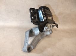 VW VW PASSAT B6 ENGINE MOUNT (PASSENGER LEFT SIDE) AND BRACKET 5Q0199555T 1K0199117 — thumbnail 2
