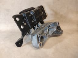 VW VW PASSAT B6 ENGINE MOUNT (PASSENGER LEFT SIDE) AND BRACKET 5Q0199555T 1K0199117 — thumbnail 6