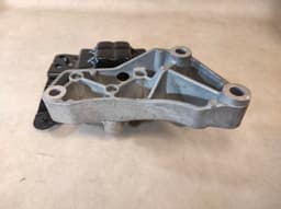 VW VW PASSAT B6 ENGINE MOUNT (PASSENGER LEFT SIDE) AND BRACKET 5Q0199555T 1K0199117 — thumbnail 9