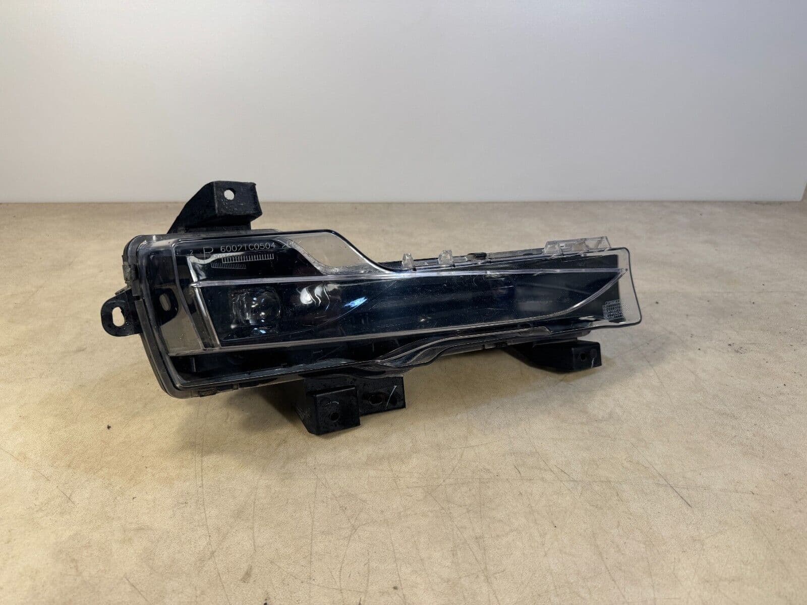 TESLA Tesla Model 3 Y Fog Light Front Right LED RH 1077396-00-D