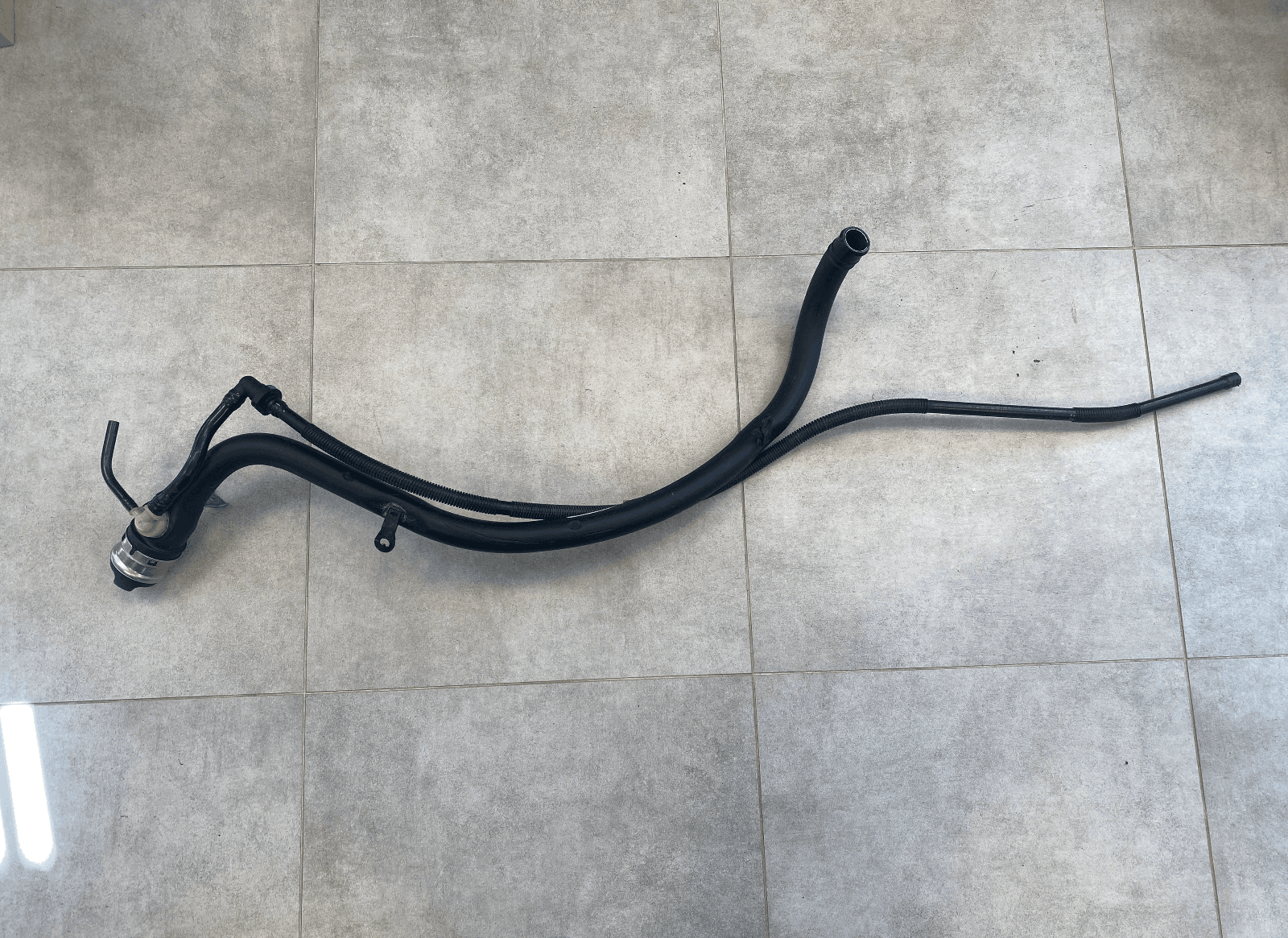 GENUINE BMW X5 E70 F15 X6 E71 F16 Plastic filler pipe 16117186702