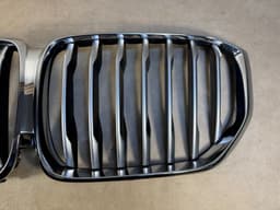 BMW GENUINE BMW X7 G07 Radiator Front Grille Chrome For Camera 51137454895 — thumbnail 3