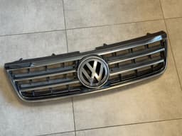 VW VW TOUAREG 7L 02-07 FRONT BUMPER GRILL BLACK SILVER CHROME With VW Badge — thumbnail 2