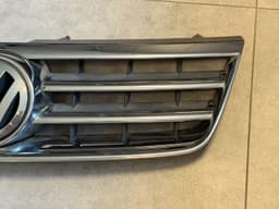 VW VW TOUAREG 7L 02-07 FRONT BUMPER GRILL BLACK SILVER CHROME With VW Badge — thumbnail 6