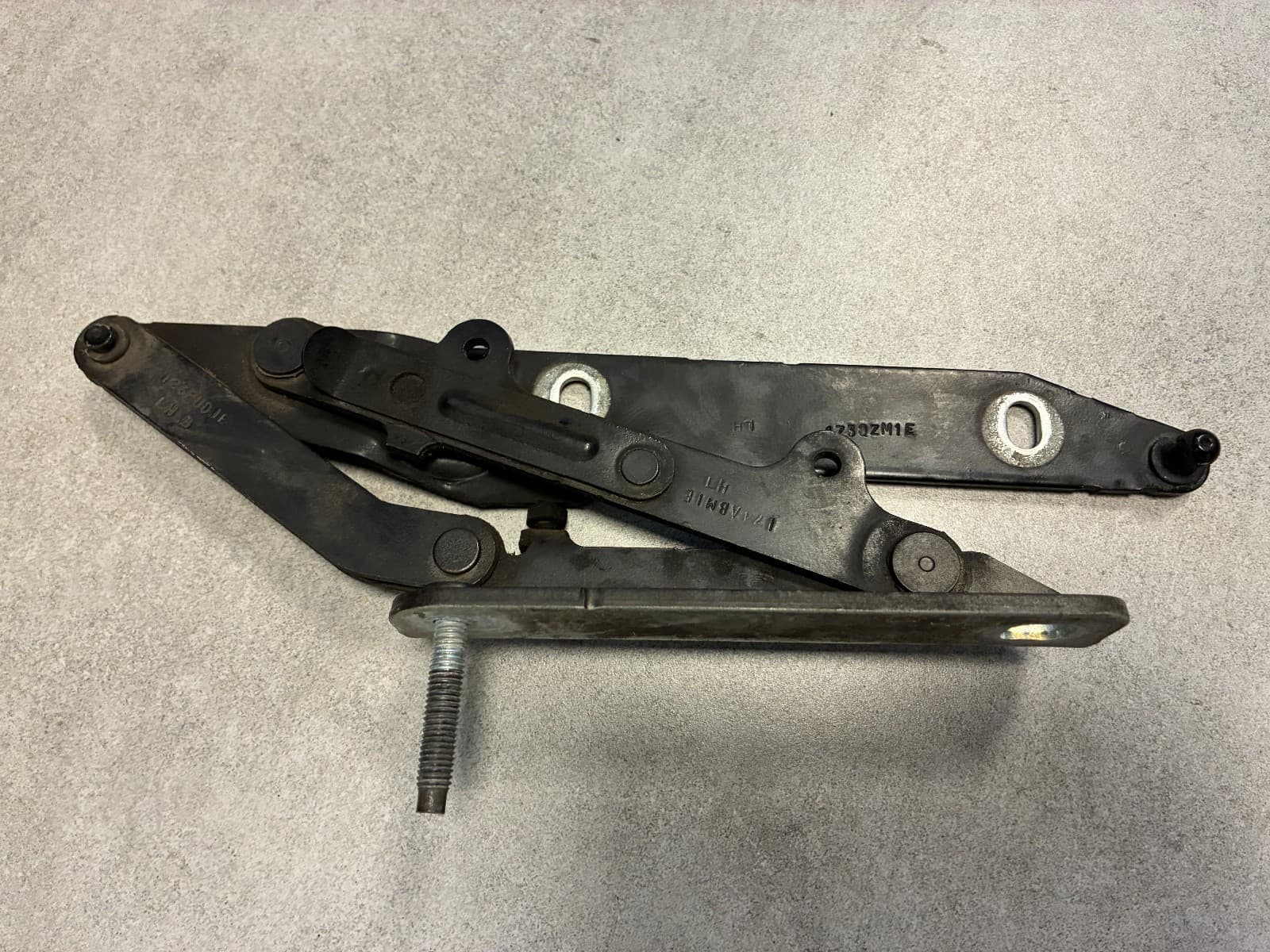 LAND ROVER GENUINE Land Rover Range Rover Sport L320 Hood Bonnet Hinge Left LR040748